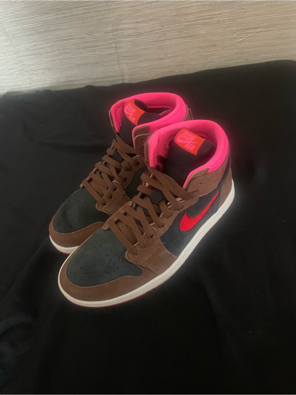 Jordan 1 (size 8.5 woman’s) send offers